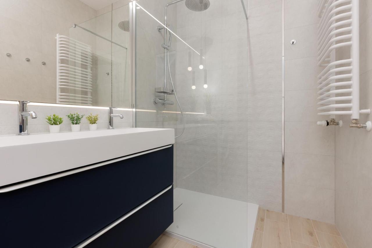 Apartment Avenue Solidarnosci On Wola By Noclegi Renters วอร์ซอ ภายนอก รูปภาพ