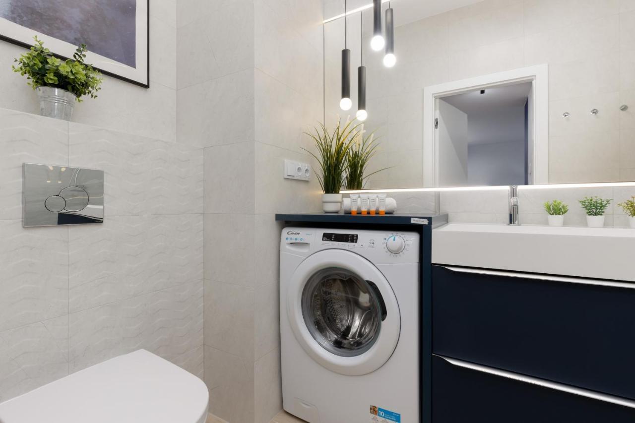 Apartment Avenue Solidarnosci On Wola By Noclegi Renters วอร์ซอ ภายนอก รูปภาพ
