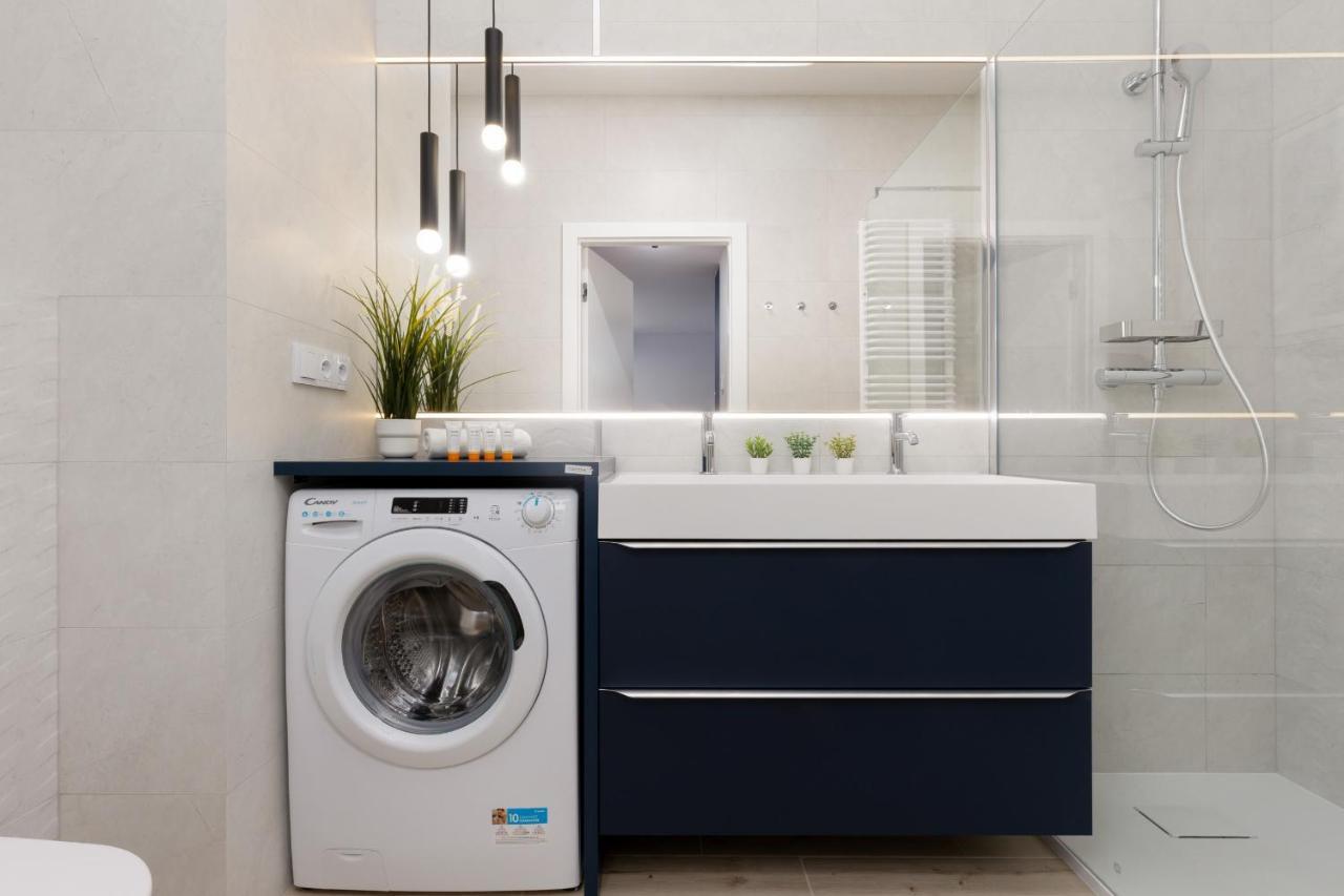 Apartment Avenue Solidarnosci On Wola By Noclegi Renters วอร์ซอ ภายนอก รูปภาพ